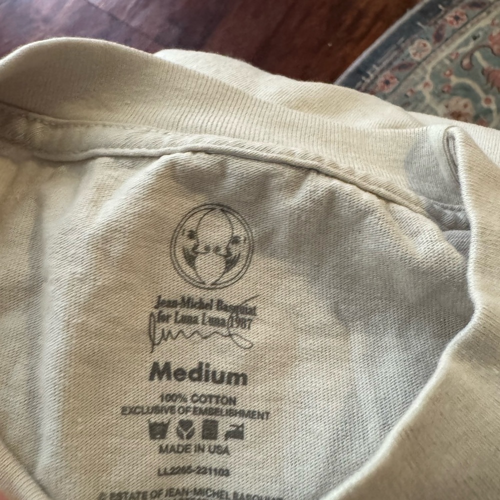 Graphic White T-Shirt with Artistic Design Large - Picture 4 of 6
